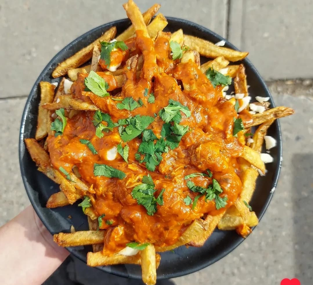 Butter Chicken Poutine (Large)